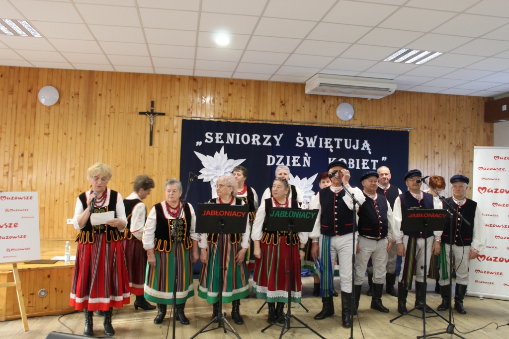 Seniorzy świętują Dzień Kobiet 45