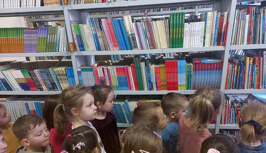 Przedszkolaki w bibliotece
